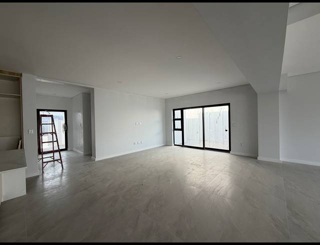 5 BEDROOM HOUSE FOR SALE IN SANDOWN